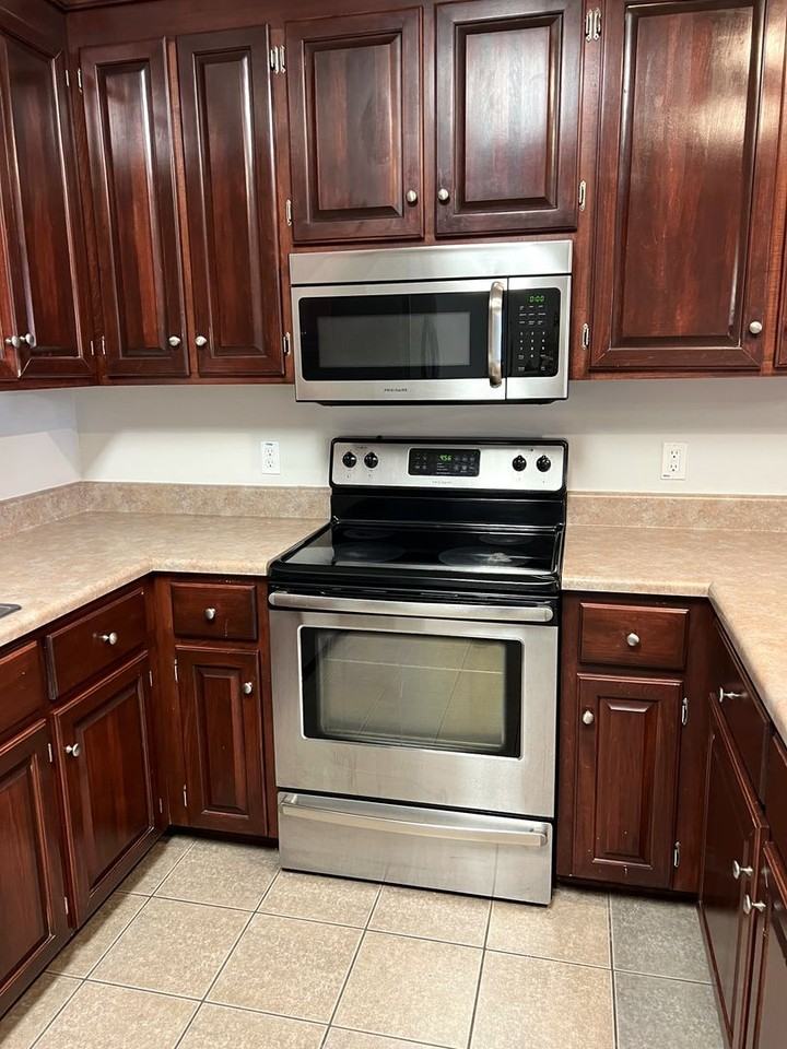 129 Wingate Ave - Photo 3 of 9