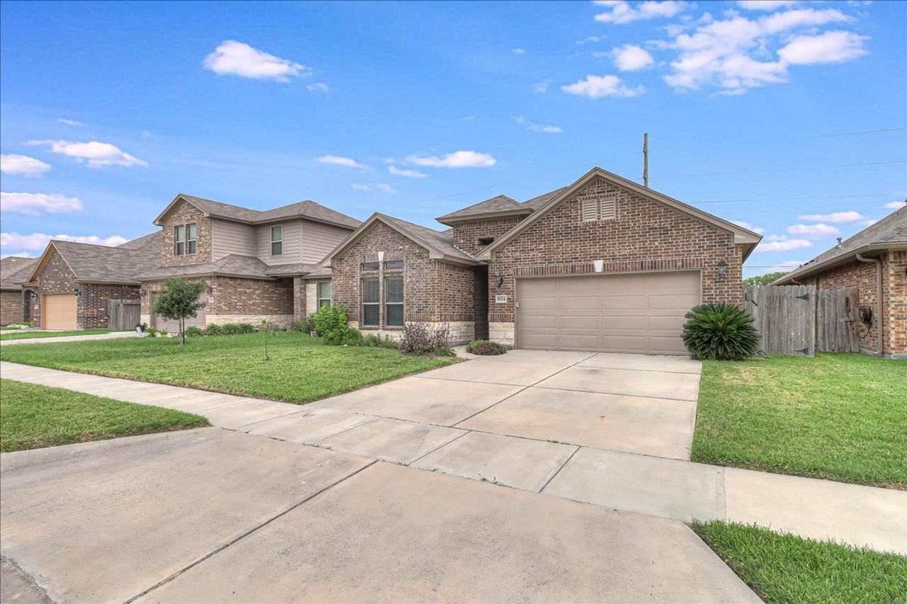 8114 Barlovento St - Photo 2 of 44