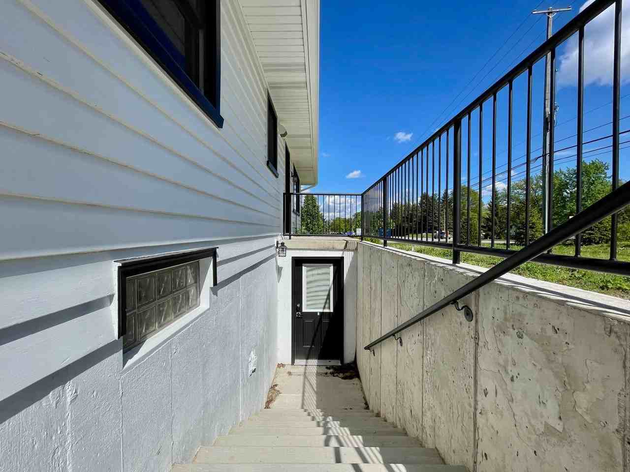 68th 1505 - Photo 2 of 10