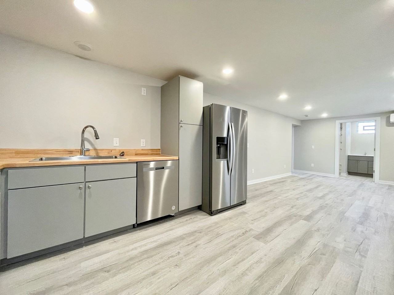 68th 1505 - Photo 3 of 10