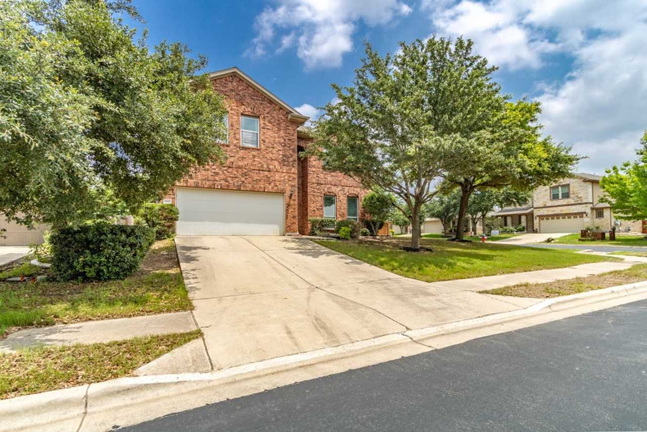 18601 Derby Hill Ln - Photo 2 of 44