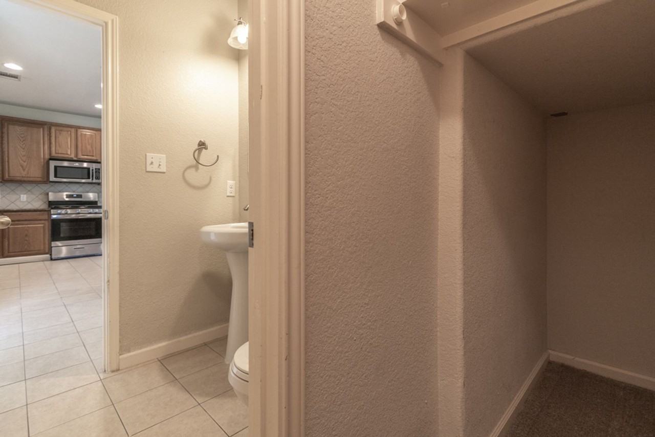 18601 Derby Hill Ln - Photo 7 of 44