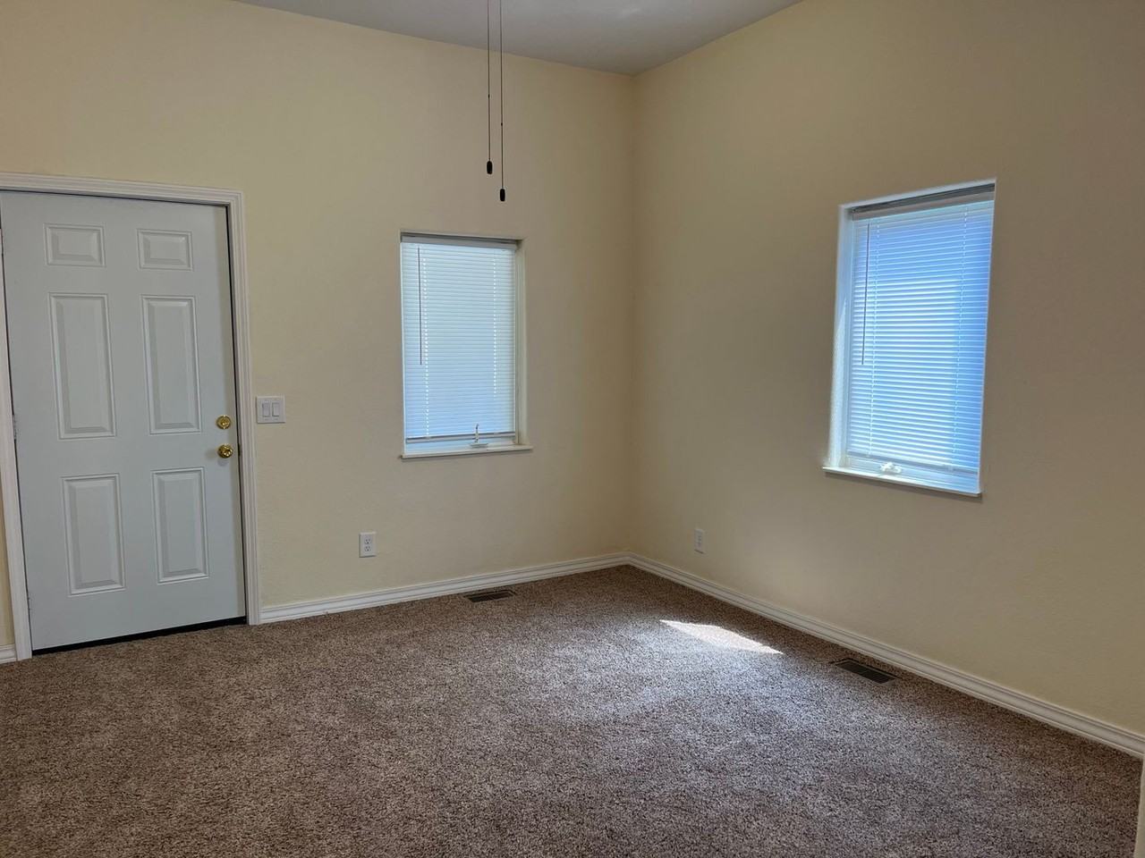 1507 N Douglas Ave - Photo 3 of 15