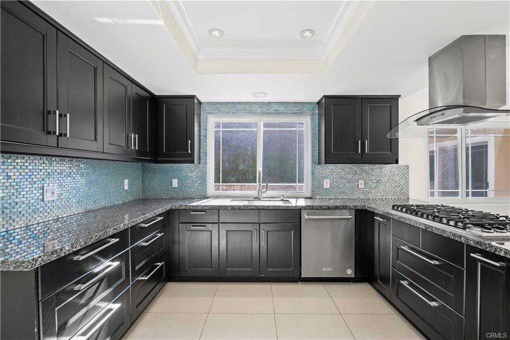 1210 Swarthmore Dr - Photo 2 of 8