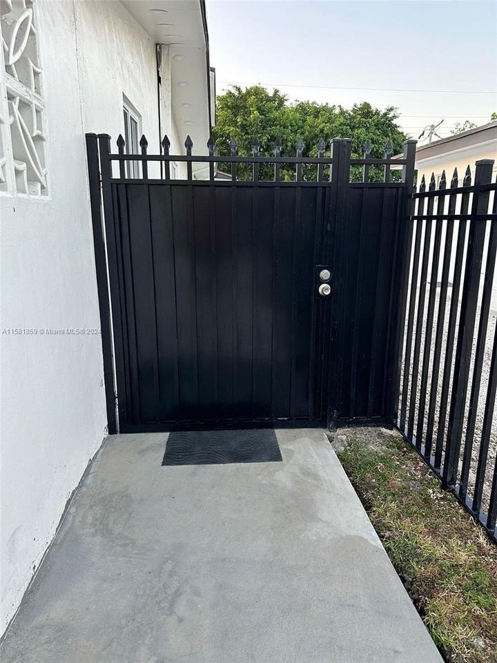 1085 W 23rd St #1087 - Photo 2 of 8