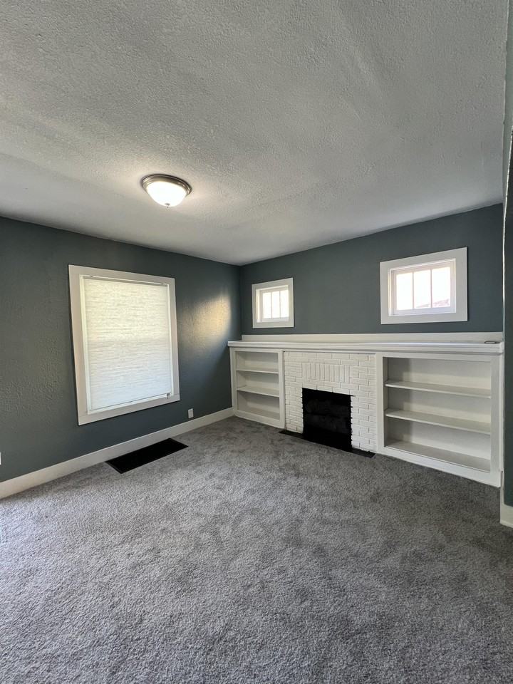934 E Mulberry St #1 - Photo 4 of 14