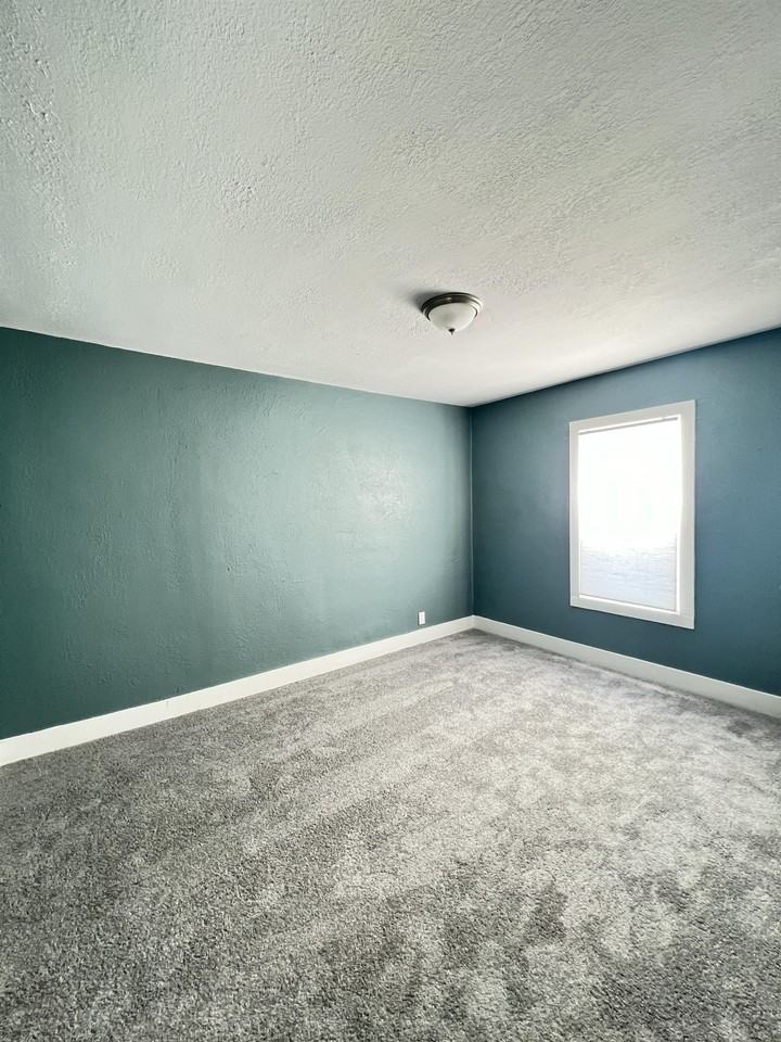 934 E Mulberry St #1 - Photo 5 of 14