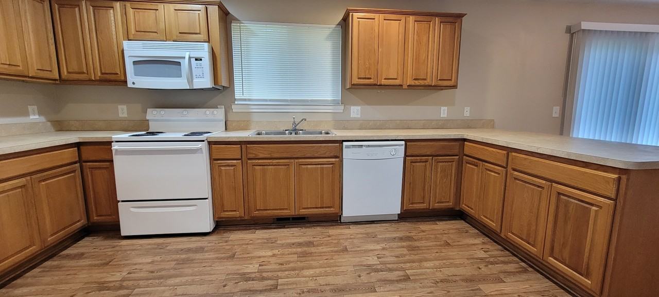 3285 E 11 Mile Rd - Photo 4 of 16