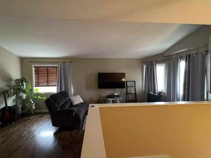 9206 94 Ave #B - Photo 3 of 9