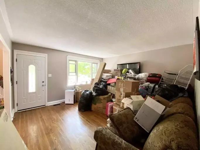 113 Fraser St - Photo 2 of 13