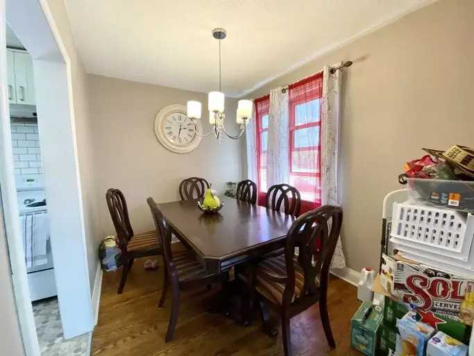 113 Fraser St - Photo 3 of 13