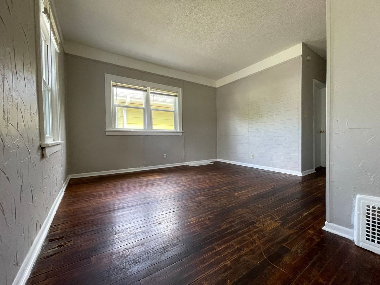 2111 4th Ave N - Photo 2 of 18