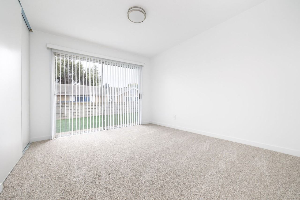 133 W Olive Dr - Photo 3 of 21