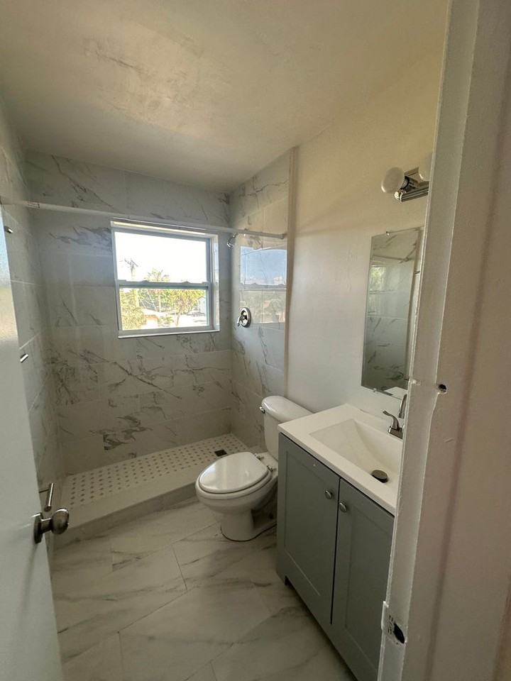 941 Ne 170th St - Photo 6 of 15