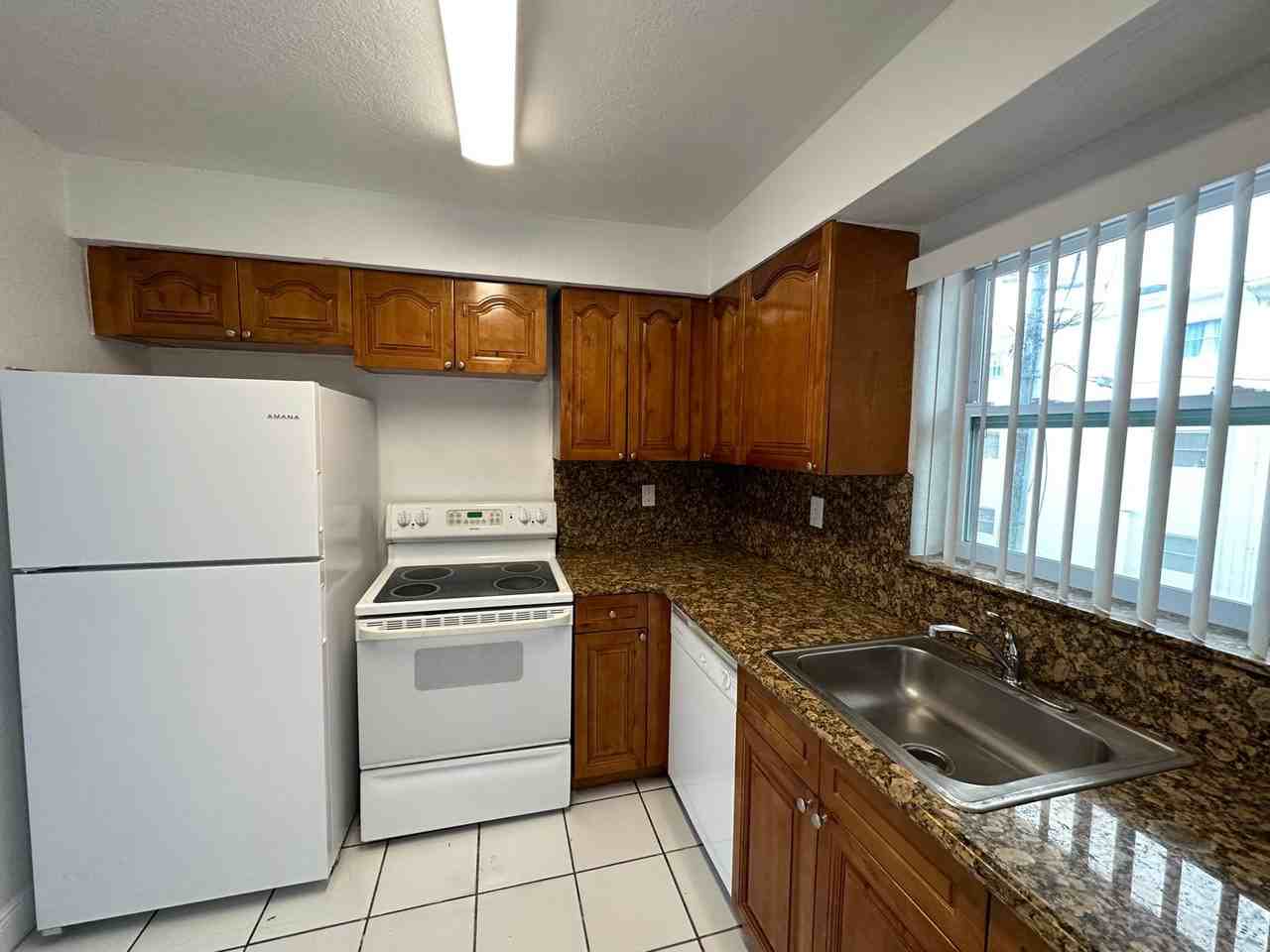 941 Ne 170th St - Photo 5 of 15