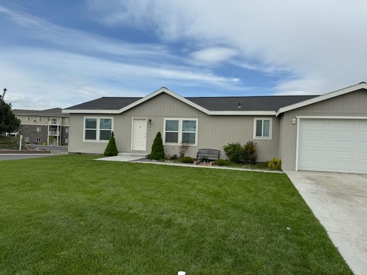 371 Ne Marshall Loop - Photo 2 of 23