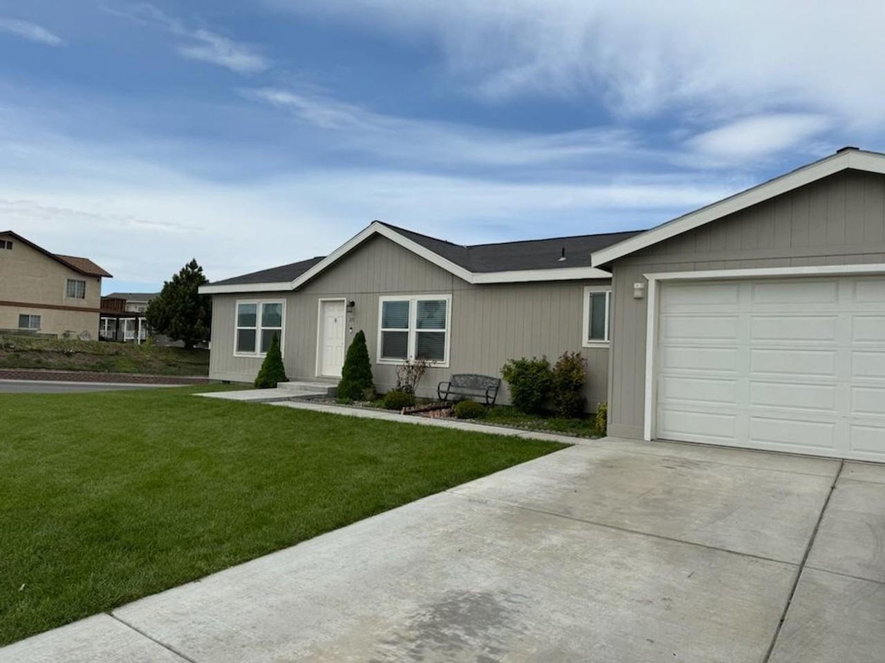 371 Ne Marshall Loop - Photo 3 of 23