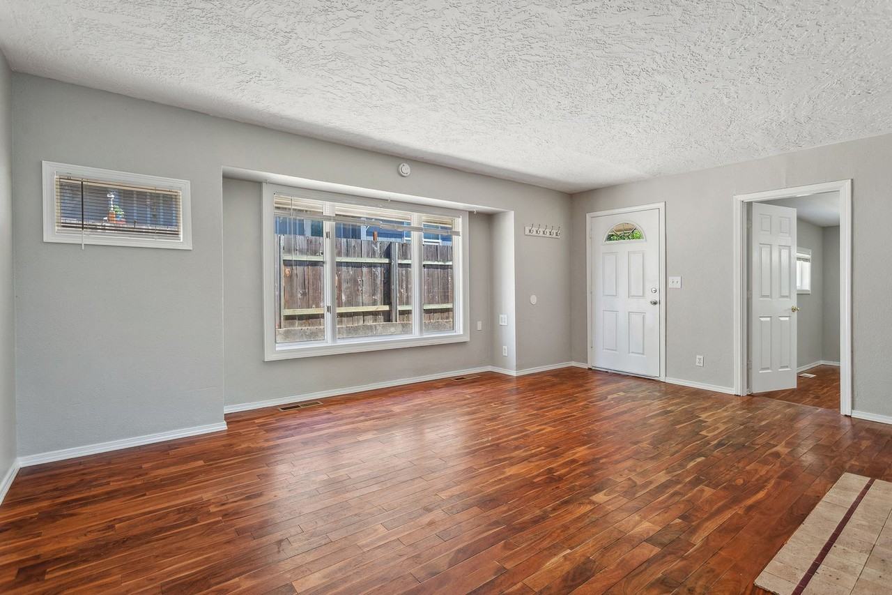 11551 Sw 64th Ave - Photo 2 of 28