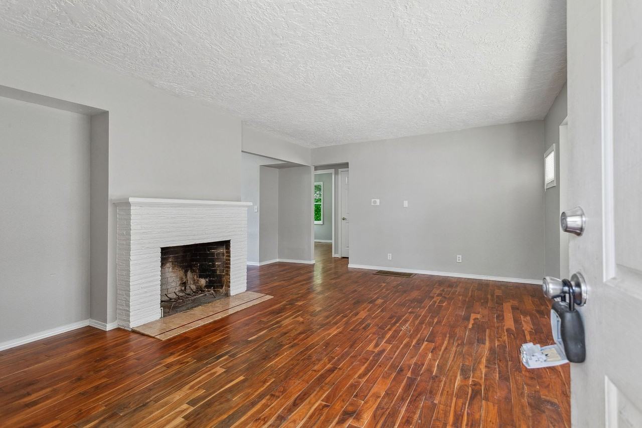 11551 Sw 64th Ave - Photo 3 of 28