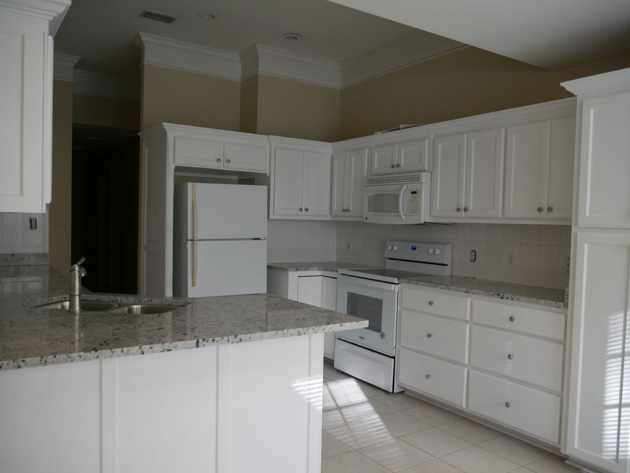 4906 Timberwood Dr - Photo 2 of 31