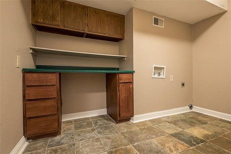 5829 Phoenix Dr - Photo 5 of 13
