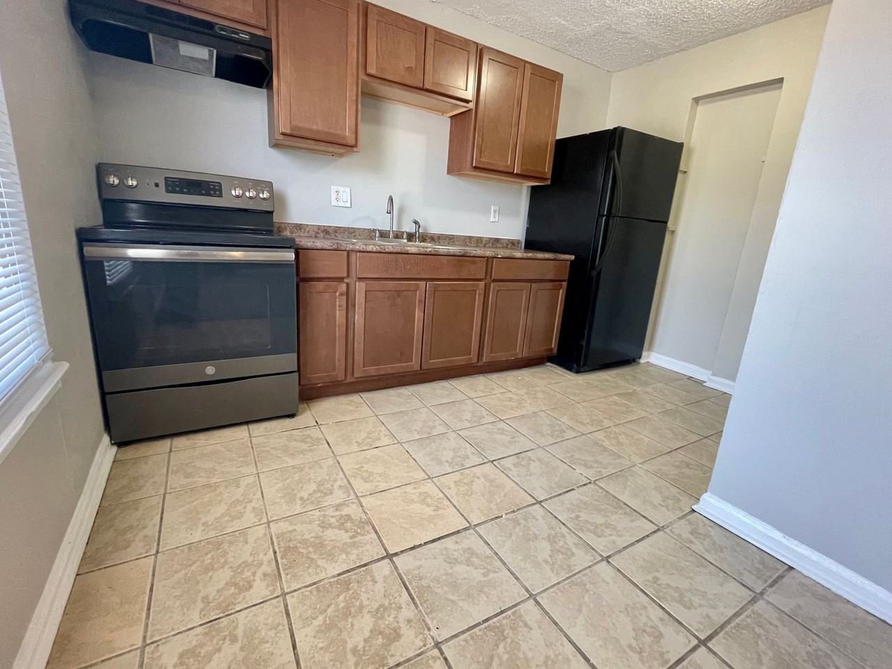 NorthMainSt5812 - Photo 3 of 11