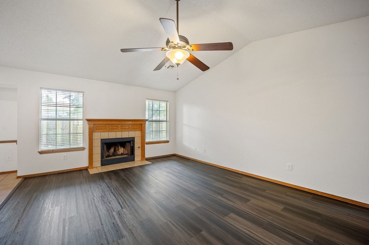 4307 W Beaver Ln - Photo 3 of 14