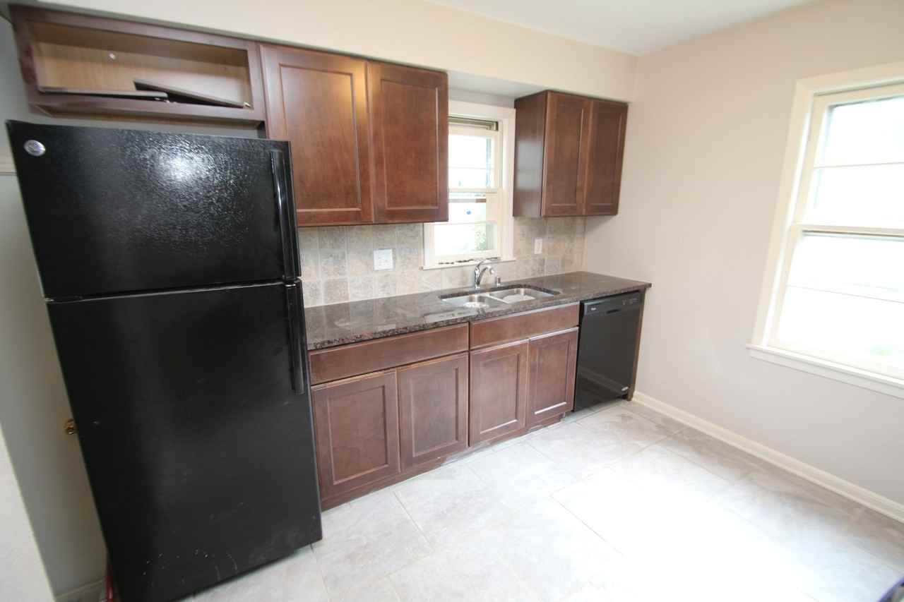 119 S 77th St - Photo 3 of 9