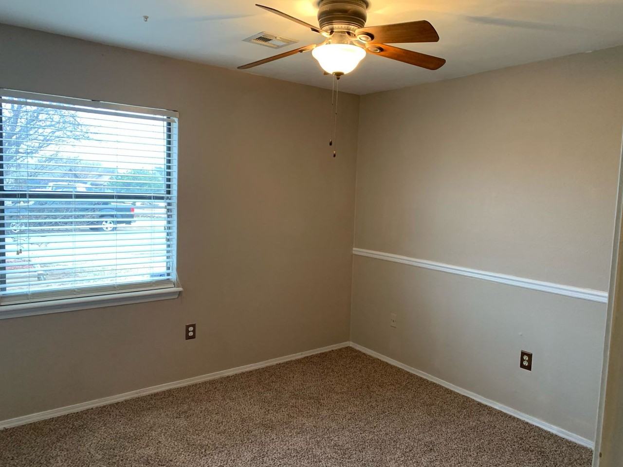 411 Ne 27th St - Photo 5 of 7