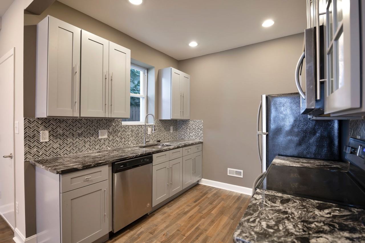 2515 Ingersoll St - Photo 4 of 29