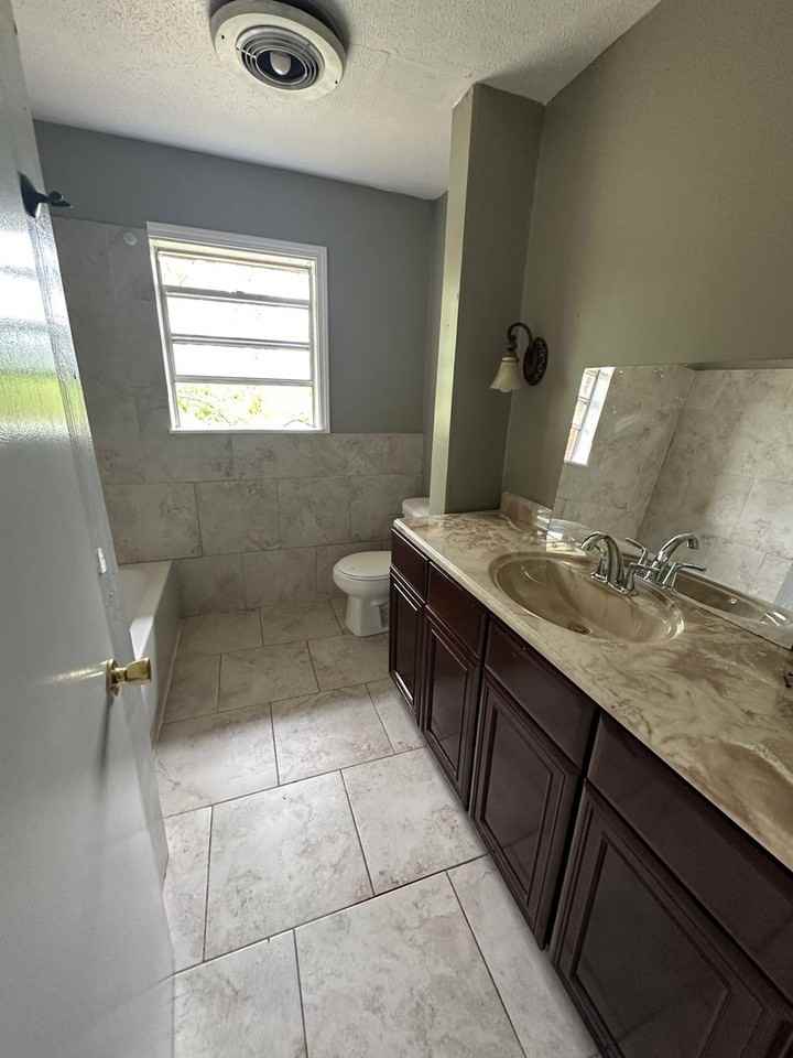 439 Oak Grove Rd - Photo 3 of 14