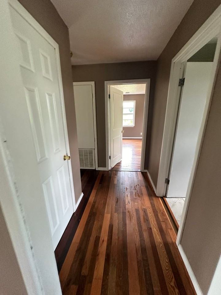 439 Oak Grove Rd - Photo 6 of 14