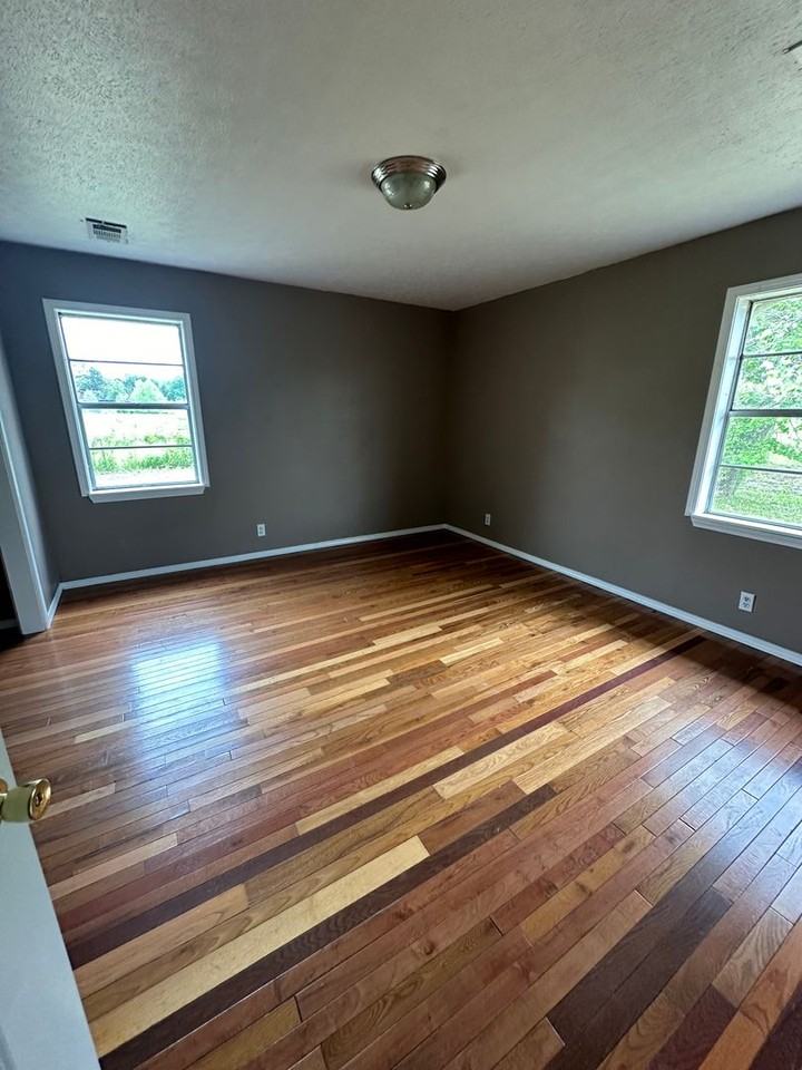 439 Oak Grove Rd - Photo 7 of 14