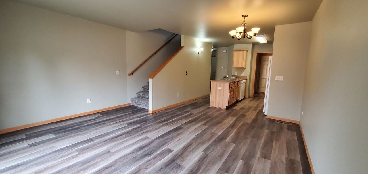 512 Killarney St - Photo 5 of 23