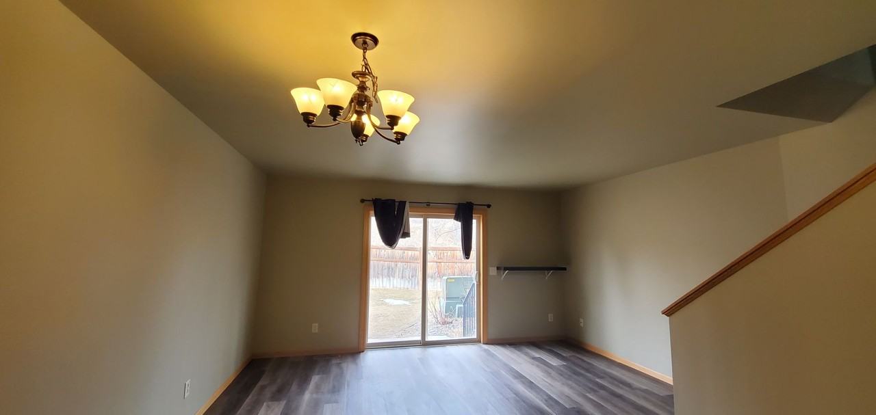 512 Killarney St - Photo 6 of 23