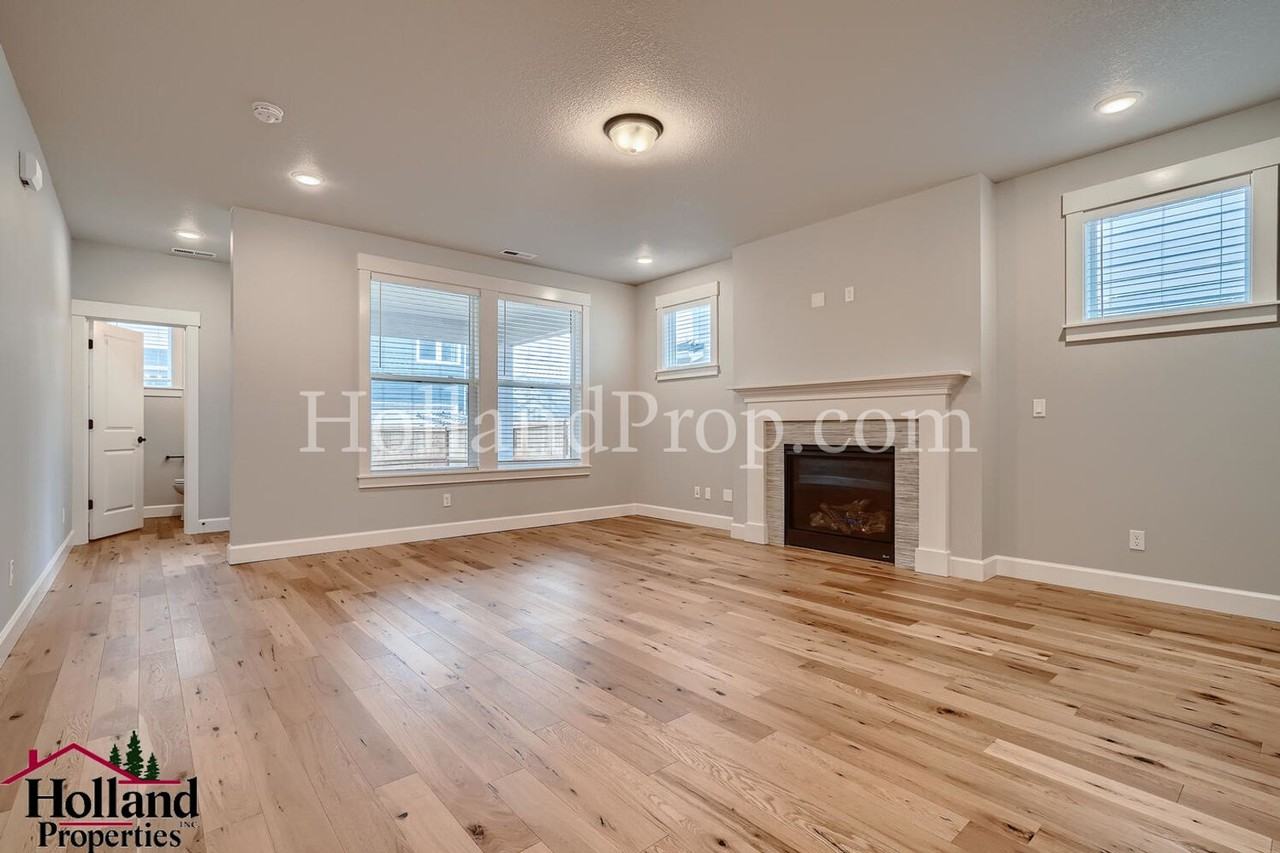 5981 Se Skylight St - Photo 5 of 29