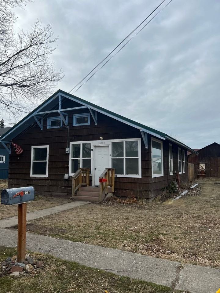 10300 S C St - Photo 2 of 19