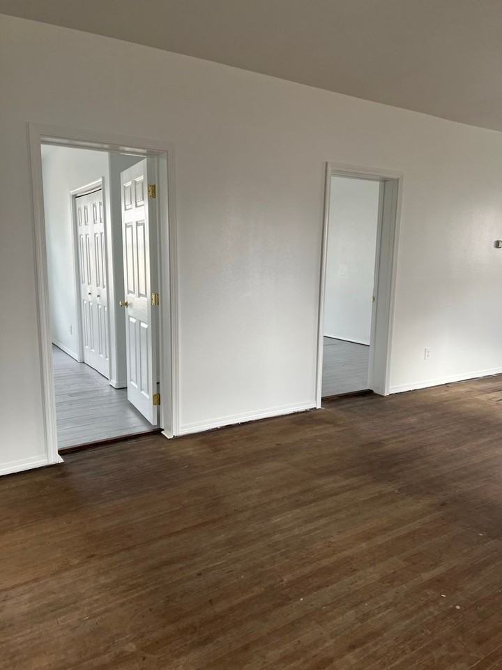 10300 S C St - Photo 3 of 19