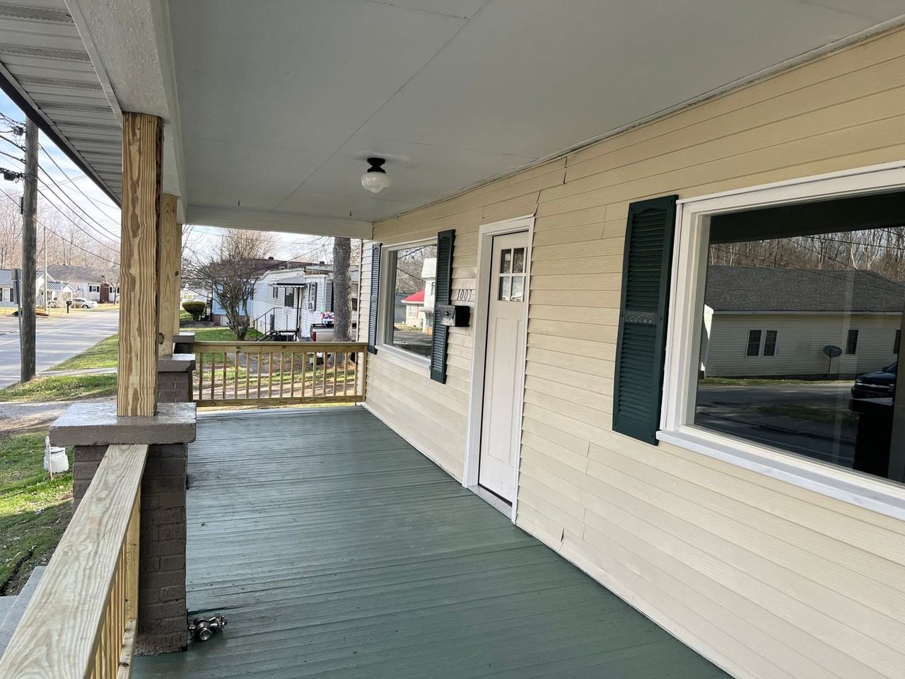 1003 W 5th St - Photo 2 of 13