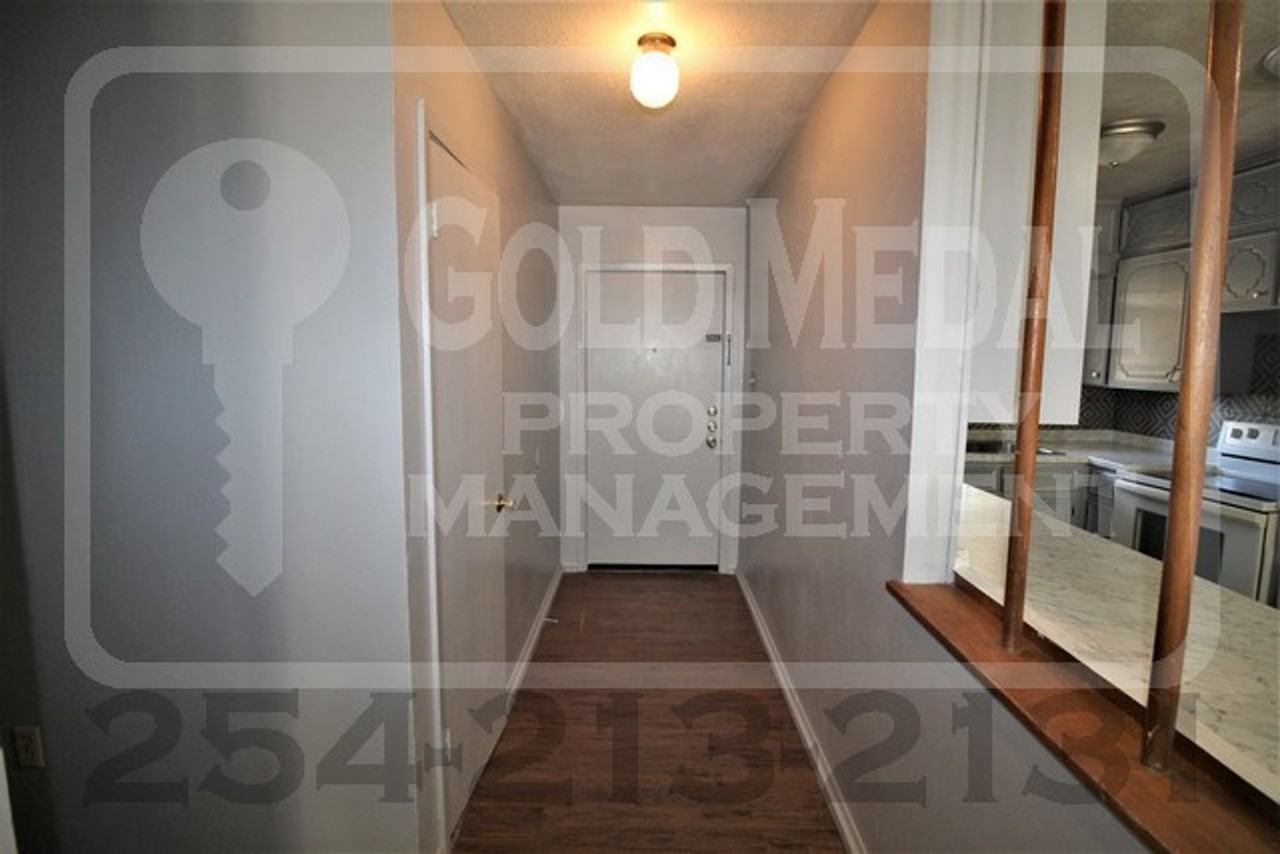 708 W Washington Ave - Photo 3 of 32