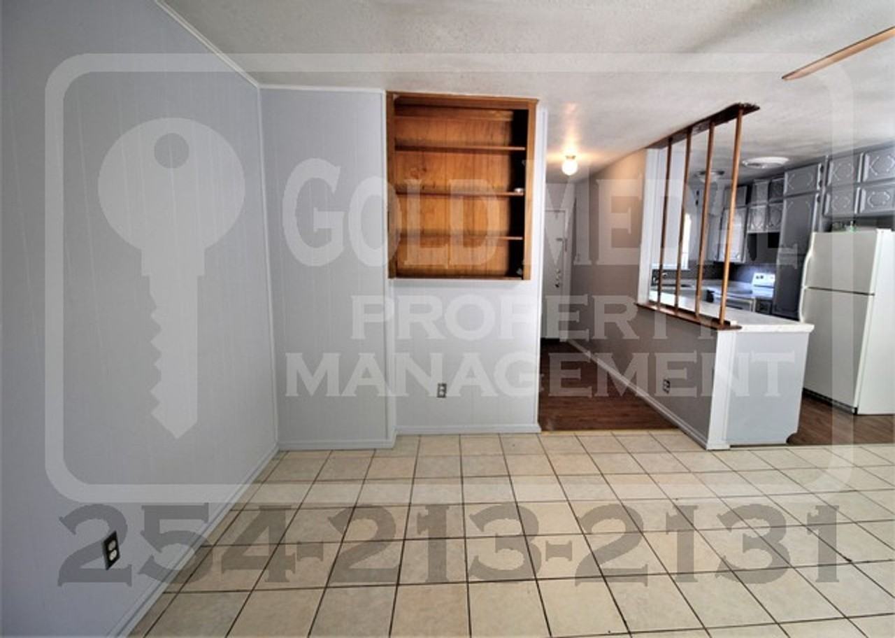 708 W Washington Ave - Photo 5 of 32