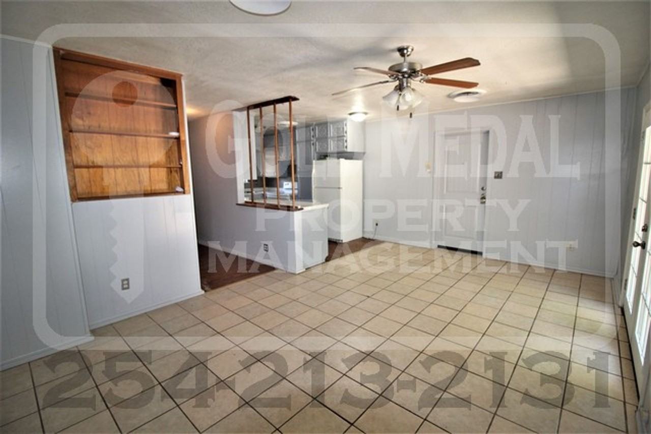 708 W Washington Ave - Photo 6 of 32