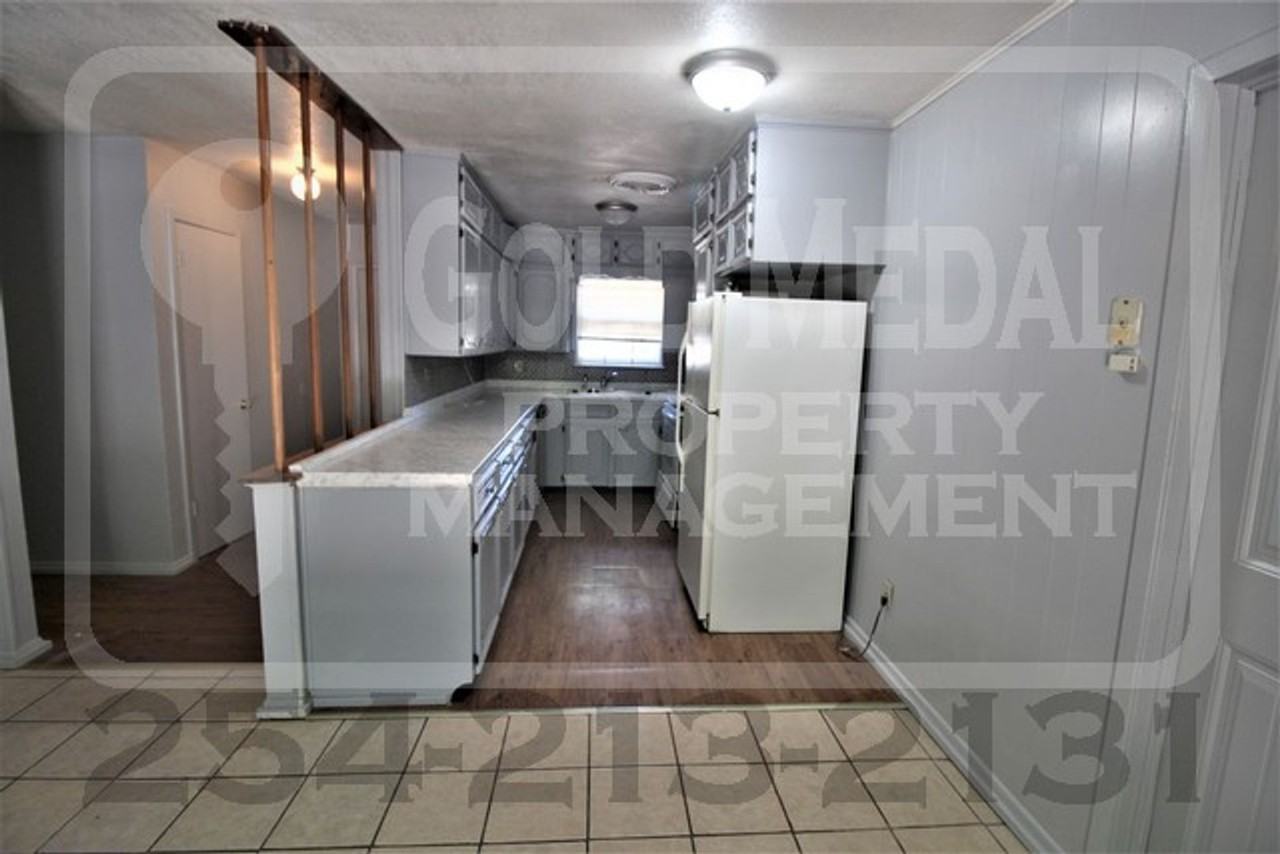708 W Washington Ave - Photo 7 of 32