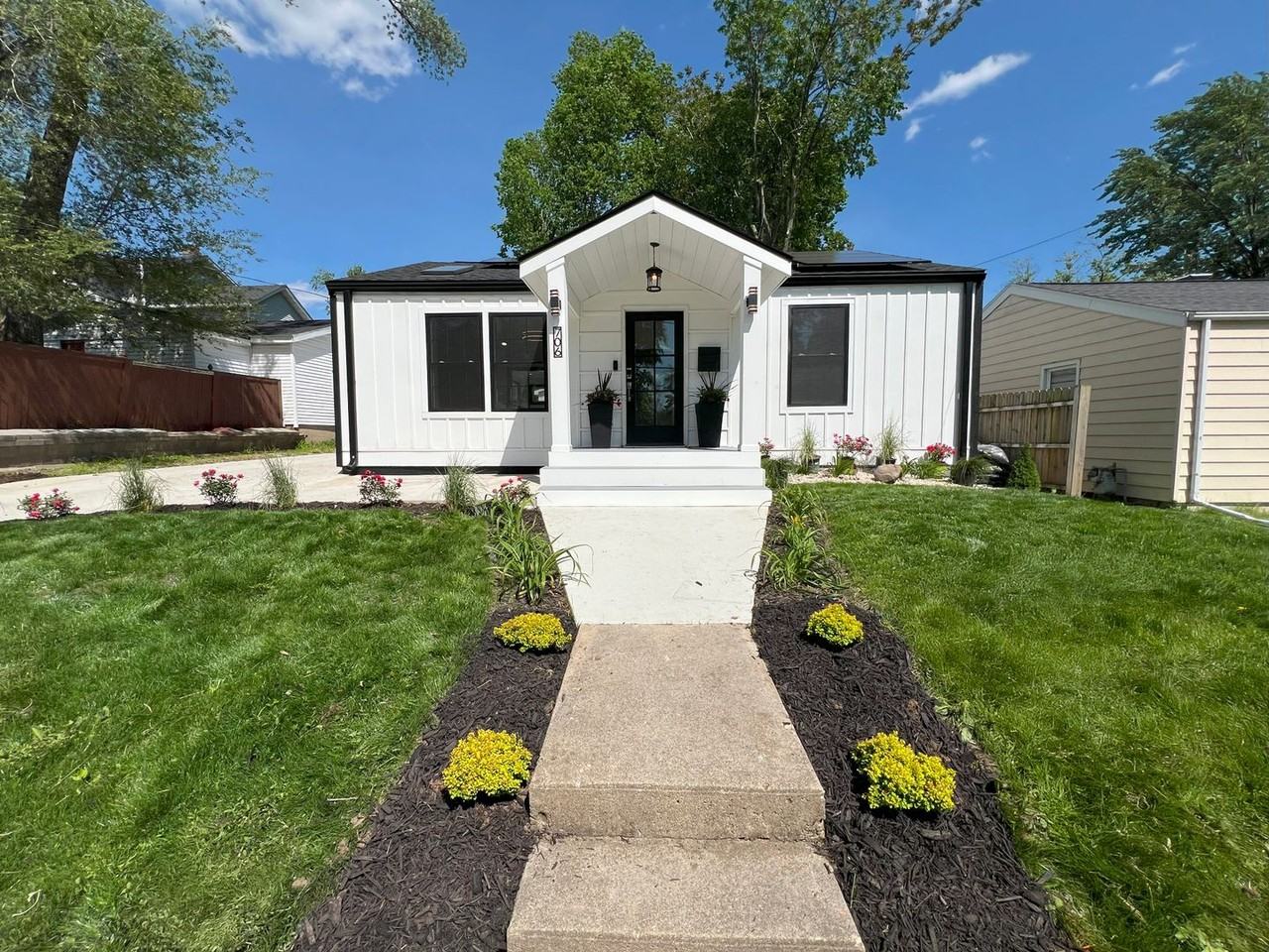 706 S Clayton St - Photo 2 of 28