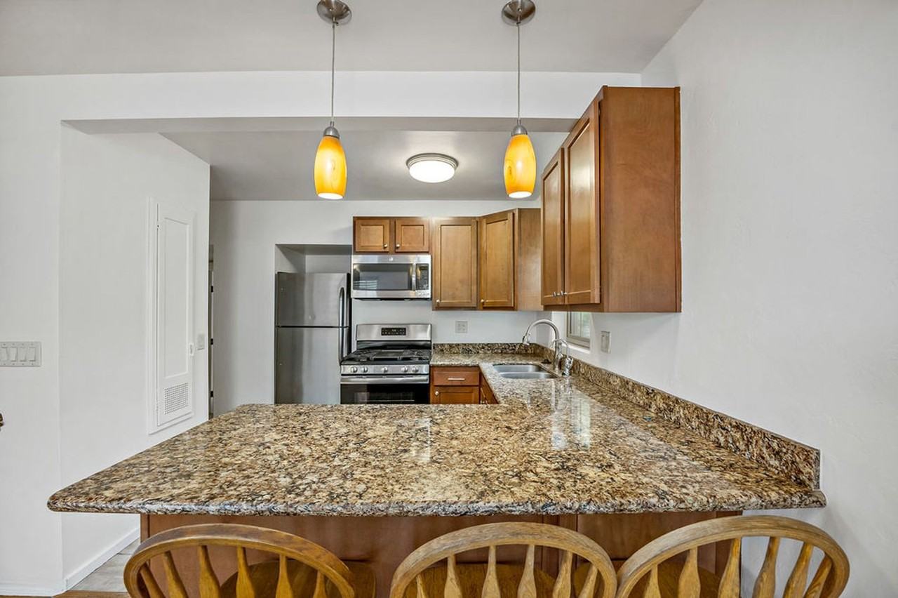 1121 E 9th St #1 - Photo 5 of 26