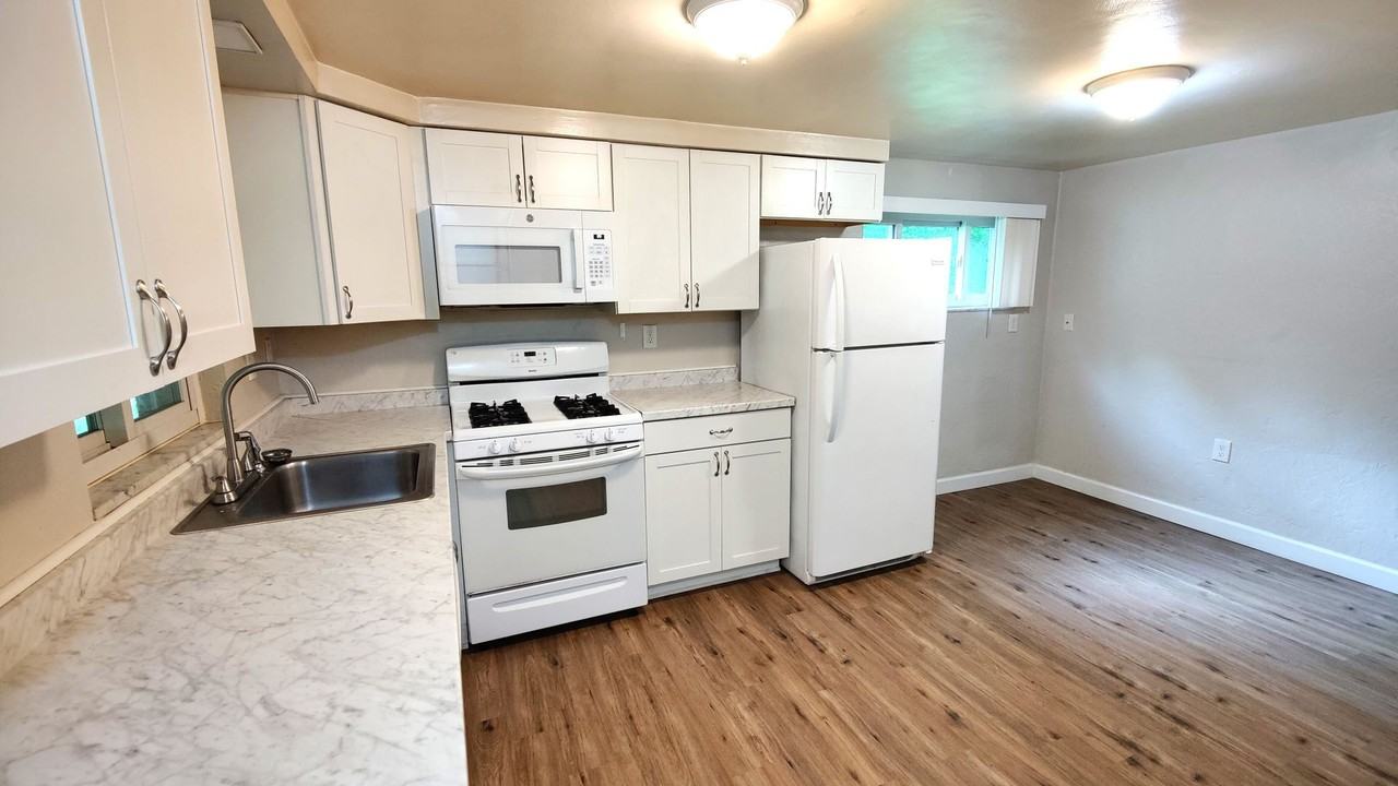 5654 Florida Ave - Photo 5 of 28