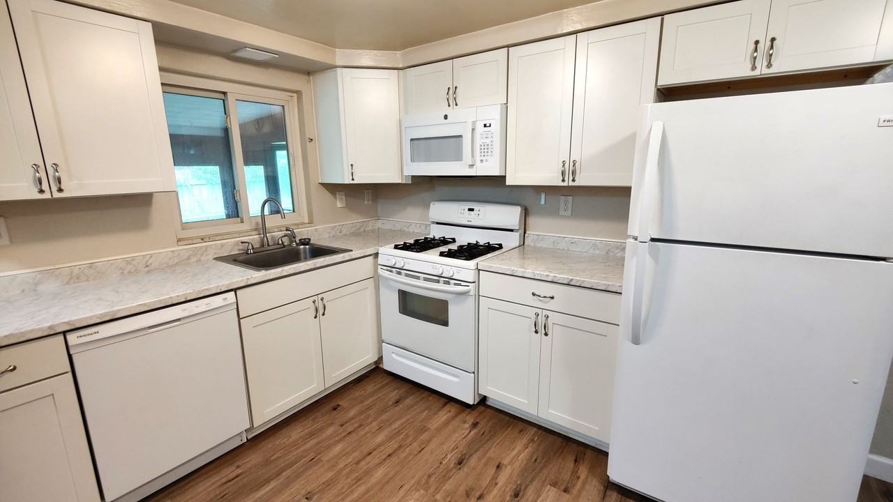 5654 Florida Ave - Photo 6 of 28