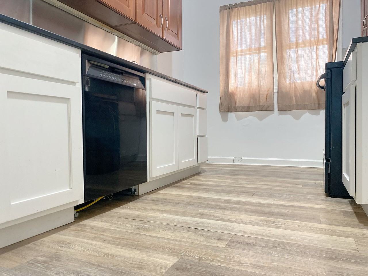 2434 Himebaugh Ave - Photo 5 of 22