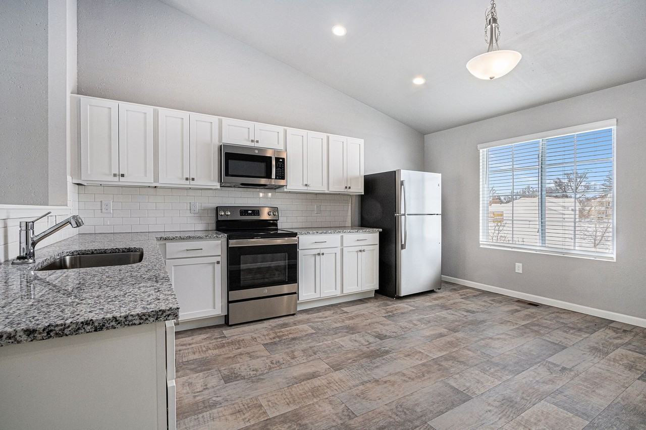 604 Twin Hills Dr - Photo 2 of 20