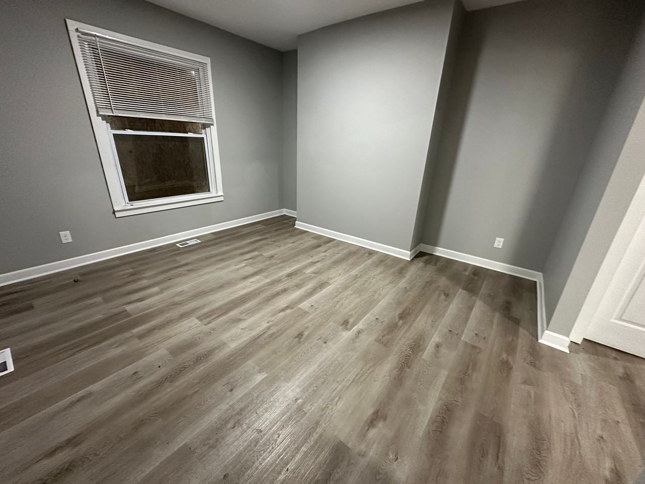 380 Whitethorne Ave - Photo 2 of 9